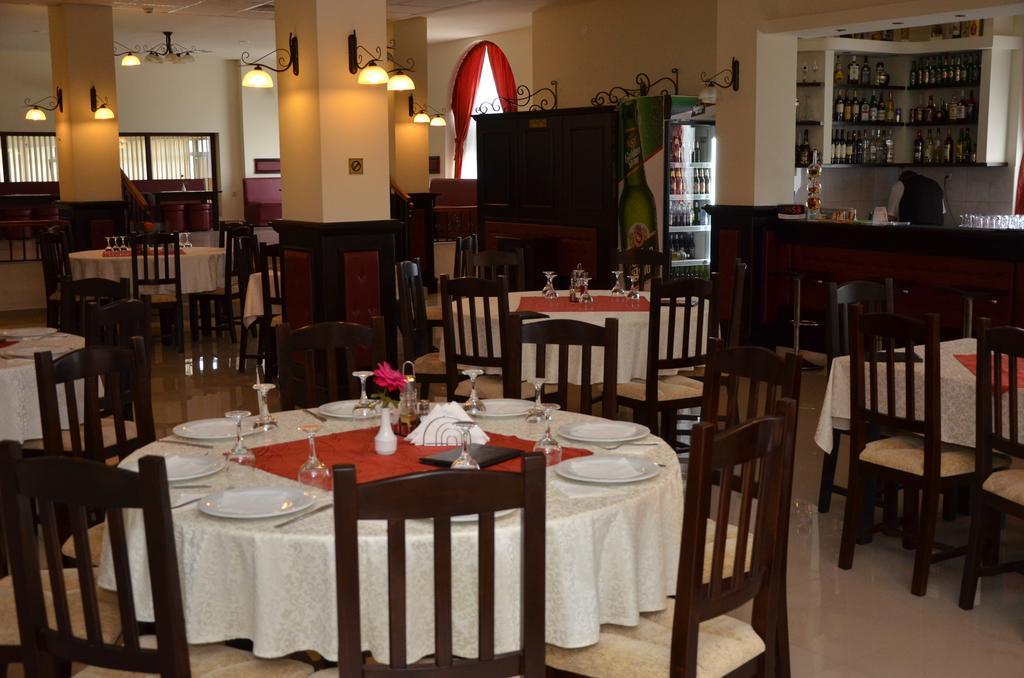 Hotel Restaurant La Conac Botiz Exterior photo