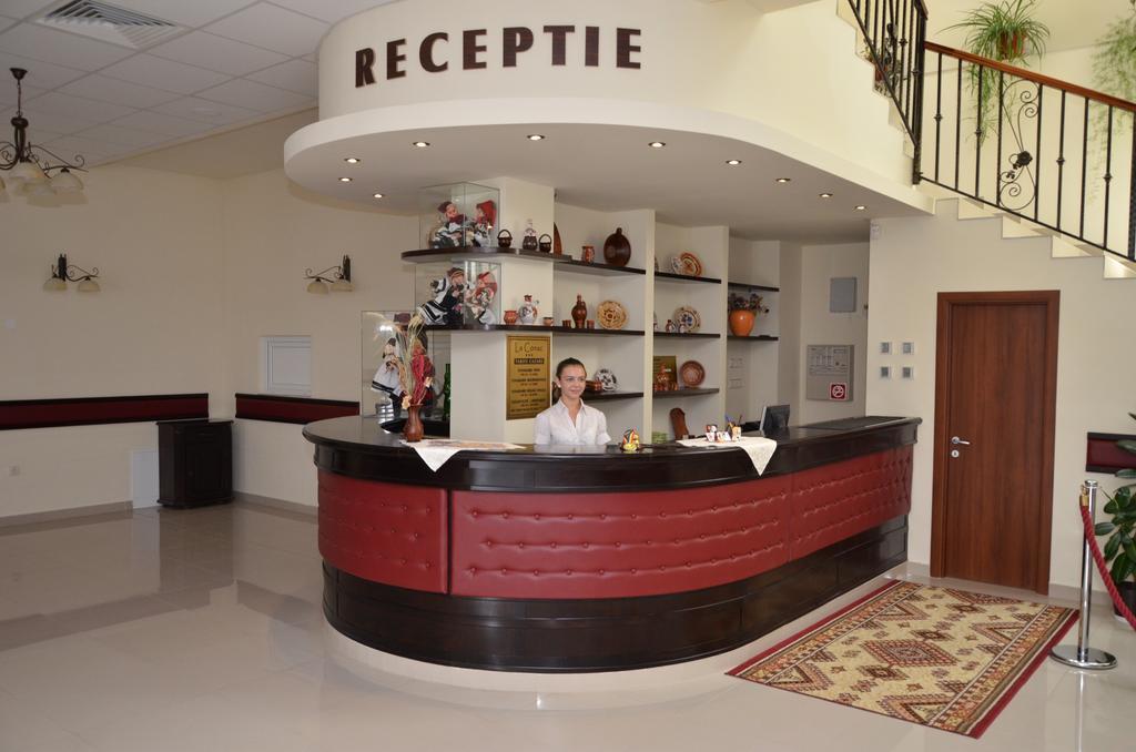 Hotel Restaurant La Conac Botiz Exterior photo