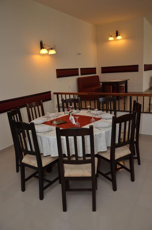 Hotel Restaurant La Conac Botiz Exterior photo